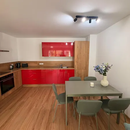 Sunny - Gemuetlich, Zentral Mit Terasse, 6 Personen