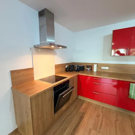 Sunny - Gemuetlich, Zentral Mit Terasse, 6 Personen