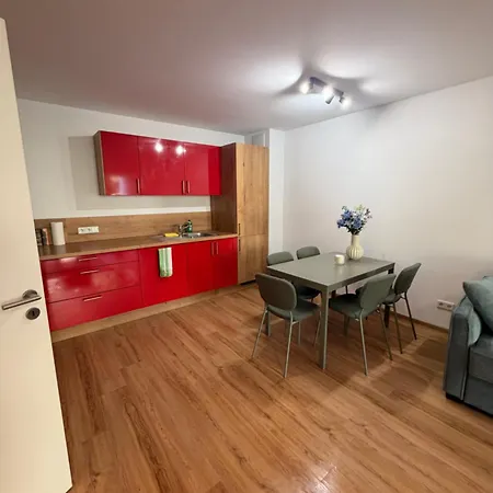 Sunny - Gemuetlich, Zentral Mit Terasse, 6 Personen